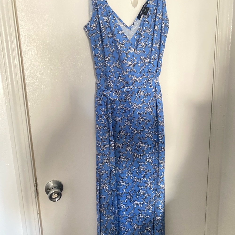 Beautiful dress .